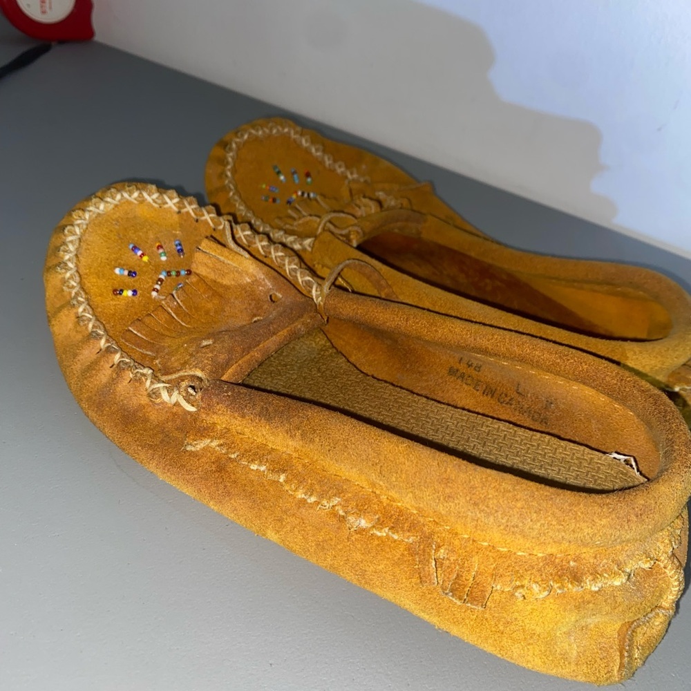 Indian Native Tan Beaded Moccasins Ladies size 7 Multicolor Art - Picture 6 of 11